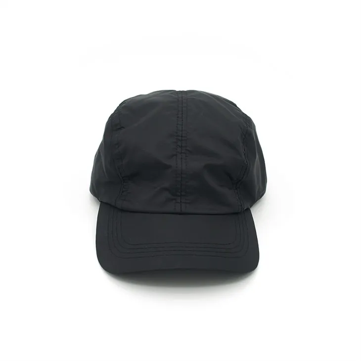 Čierne polyesterové čiapky