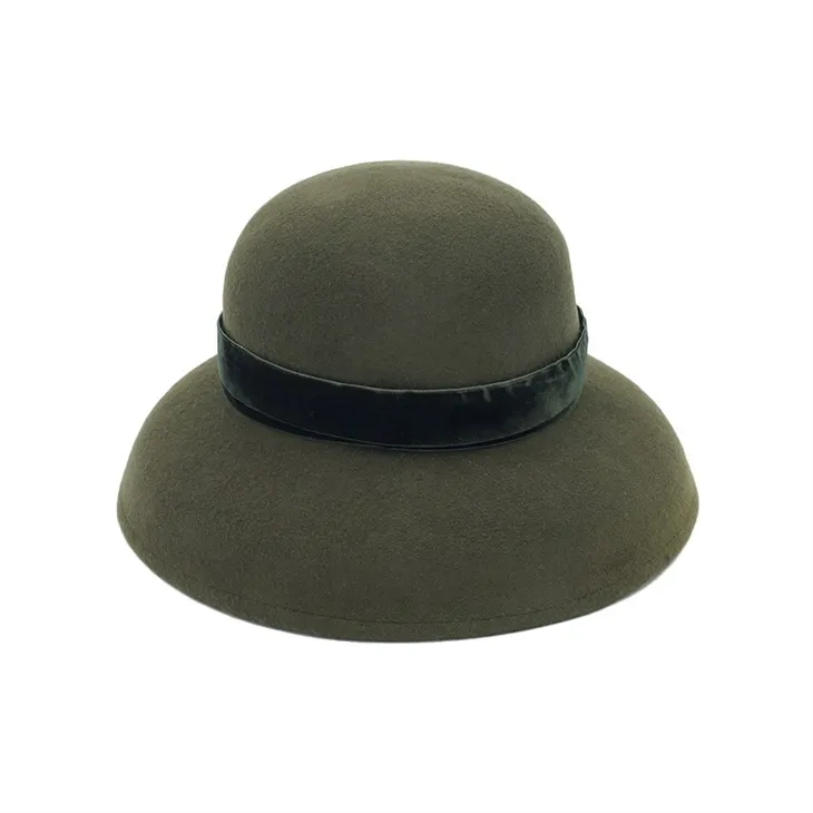 Čiernozelené vlnené klobúky