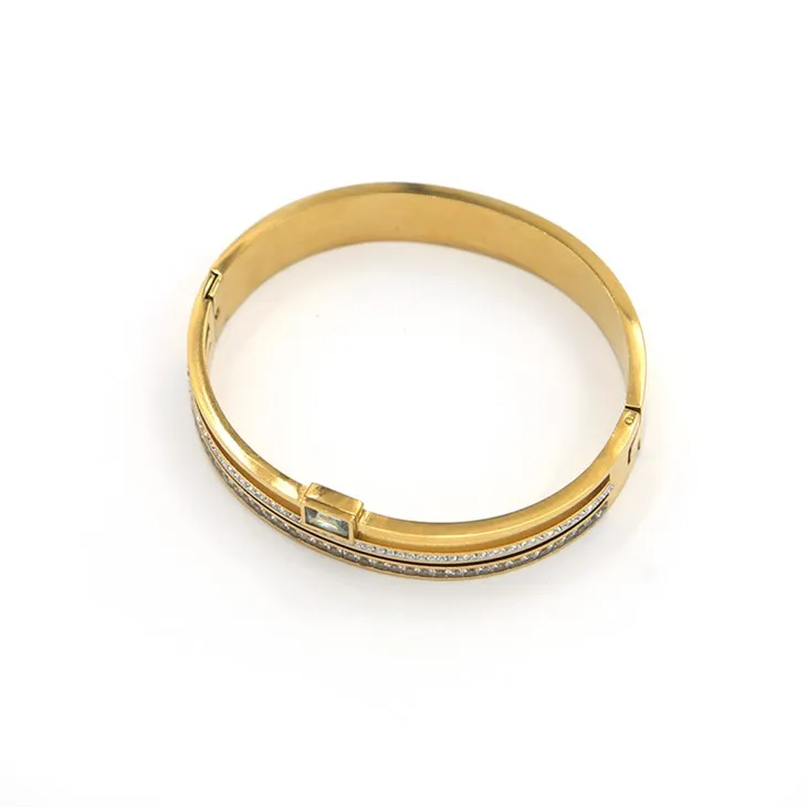 Odvážny náramok so zlatou hviezdou