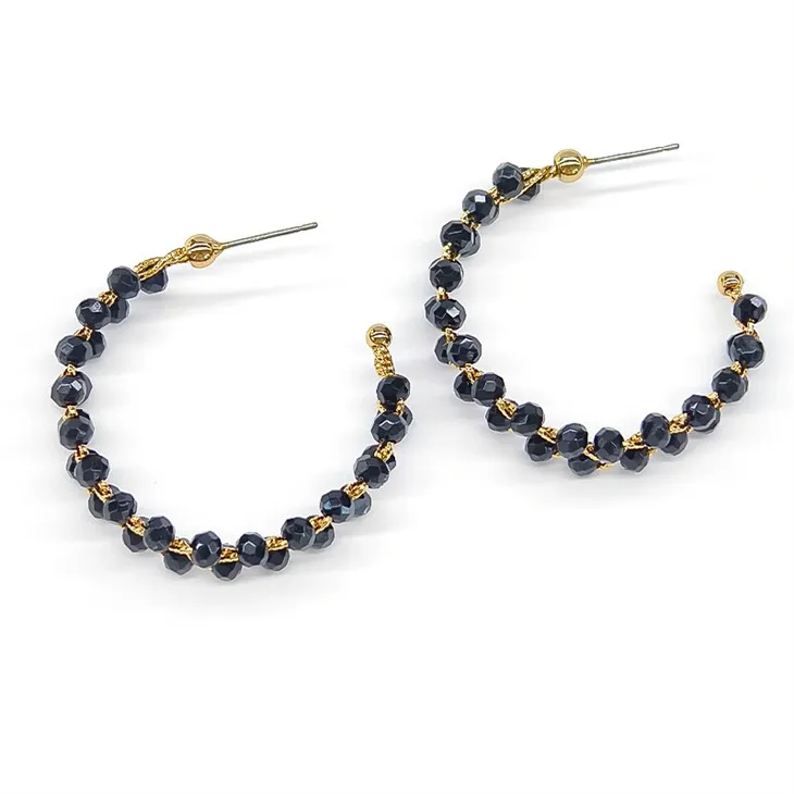 Obručová náušnica s čiernymi korálkami